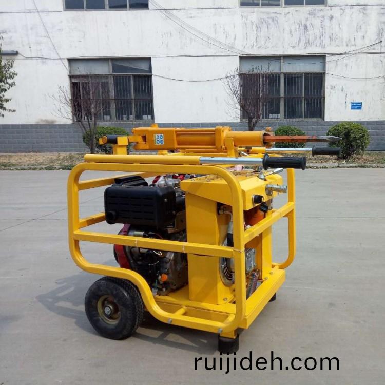 山(shan)東(dong)思(si)搨(ta)瑞尅單(dan)缸液(ye)壓動力站使(shi)用(yong)前(qian)及(ji)維(wei)護事(shi)項(xiang)