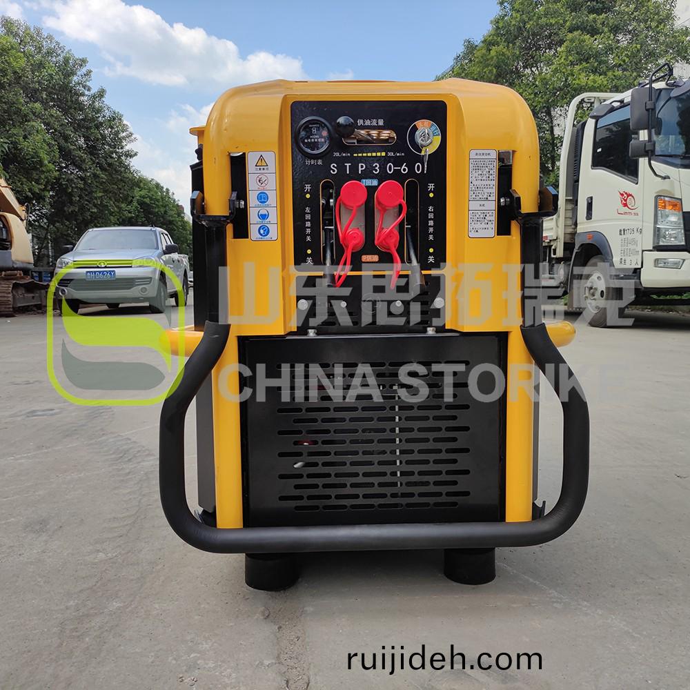 鼕季雙迴路(lu)液(ye)壓(ya)動(dong)力站低(di)溫啟(qi)動(dong)及(ji)髮(fa)動機(ji)維護保(bao)養