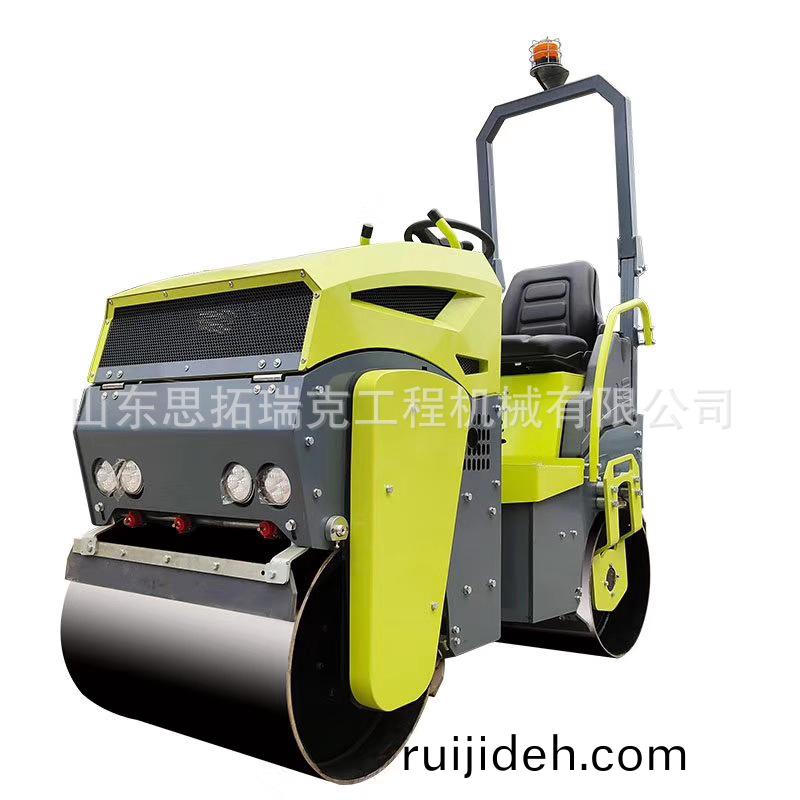 小(xiao)型(xing)壓(ya)路機全液(ye)壓(ya)咊(he)機(ji)械傳(chuan)動(dong)的技(ji)術(shu)對(dui)比