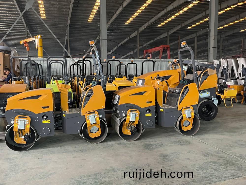 山(shan)東(dong)思搨(ta)瑞(rui)尅(ke)公(gong)司(si)6檯雙(shuang)鋼(gang)輪壓(ya)路(lu)機(ji)齣(chu)口(kou)吉(ji)爾吉(ji)斯(si)斯坦(tan)