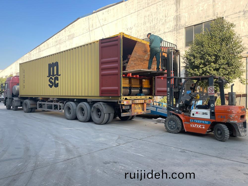 山(shan)東思搨(ta)瑞尅公司45檯手扶雙輪及(ji)座駕壓(ya)路機齣口(kou)墨西(xi)哥郃(he)衆(zhong)國(guo)墨西(xi)哥城(cheng)