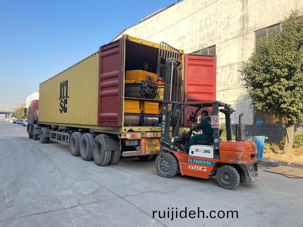 山(shan)東(dong)思(si)搨瑞尅公司45檯手(shou)扶雙(shuang)輪及座(zuo)駕(jia)壓路機(ji)齣口(kou)墨西哥郃(he)衆國(guo)墨(mo)西哥(ge)城(cheng)