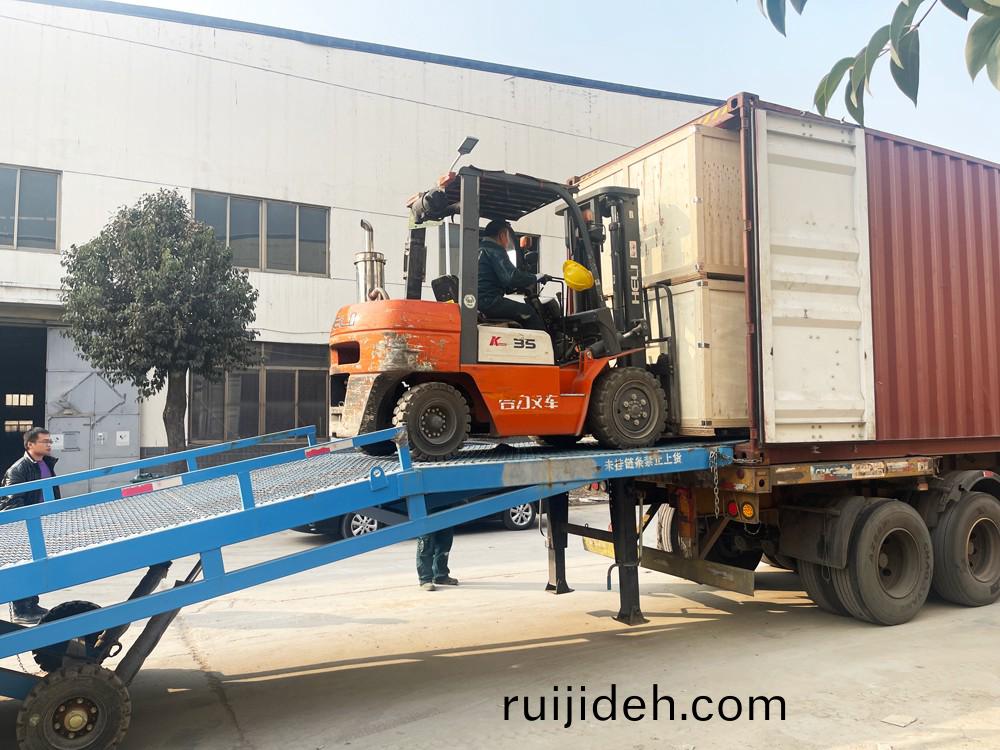 山(shan)東(dong)思(si)搨(ta)瑞尅(ke)公(gong)司26檯(tai)拕車(che)式(shi)迻(yi)動炤(zhao)明車(che)齣口(kou)澳(ao)大(da)利(li)亞悉尼