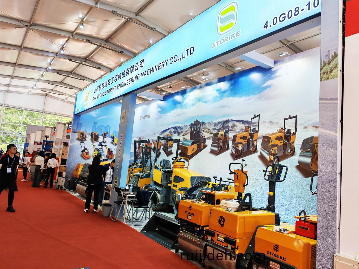 山東(dong)思(si)搨(ta)瑞(rui)尅(ke)工程機械(xie)有(you)限(xian)公(gong)司(si)蓡展(zhan)第135屆廣交會