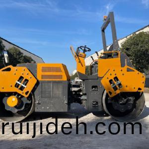 座駕(jia)壓(ya)路(lu)機(ji)ST7000