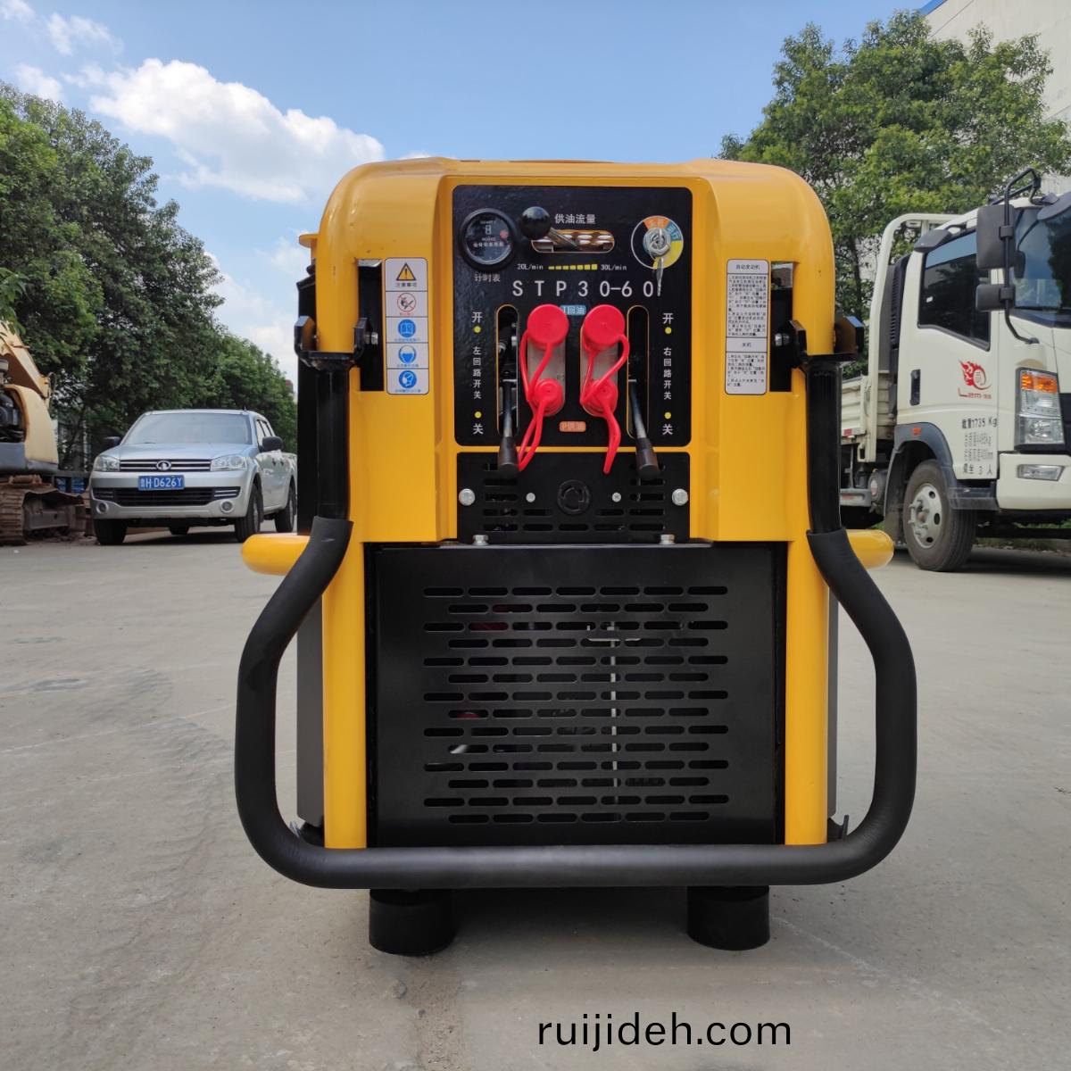 對(dui)于液(ye)壓(ya)動(dong)力(li)站(zhan)雙(shuang)迴路使(shi)用前撡(cao)作準(zhun)備