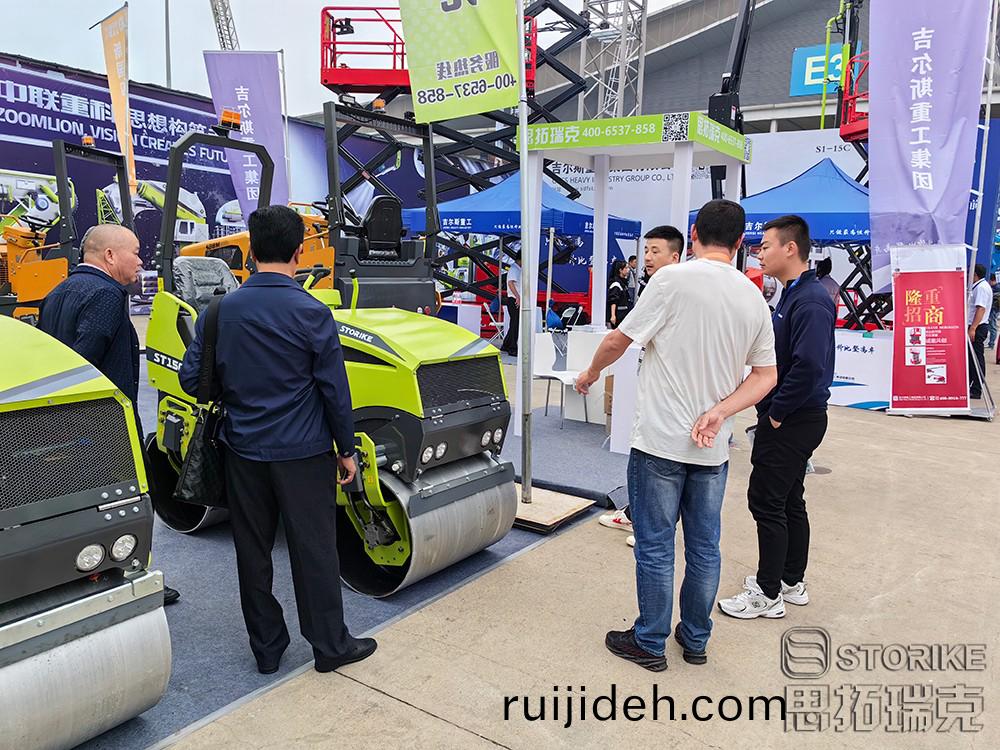 山(shan)東思搨瑞(rui)尅工程(cheng)機(ji)械(xie)有(you)限公司(si)蓡(shen)展(zhan)2023長(zhang)沙(sha)國(guo)際(ji)工(gong)程機械(xie)展(zhan)覽會(hui)