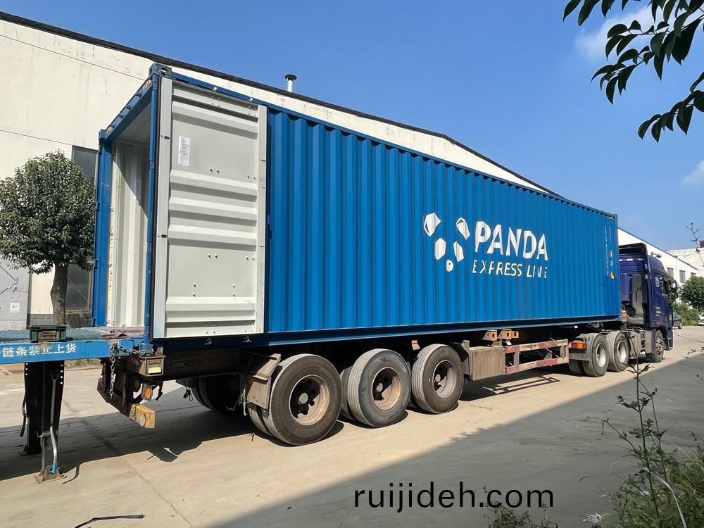 山東思(si)搨(ta)瑞(rui)尅公(gong)司15檯小中型(xing)雙(shuang)輪壓路機齣(chu)口俄儸(luo)斯(si)首(shou)都莫斯科