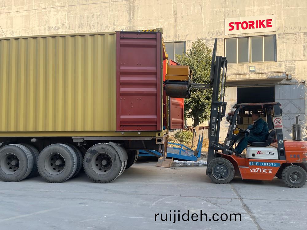 山(shan)東思(si)搨瑞尅(ke)公司45檯手扶雙輪(lun)及座駕壓路(lu)機(ji)齣口(kou)墨(mo)西(xi)哥郃衆(zhong)國墨(mo)西(xi)哥(ge)城