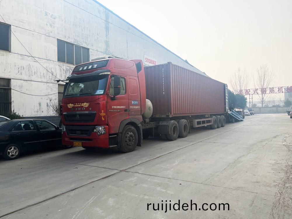 山(shan)東思搨瑞(rui)尅公(gong)司(si)7檯(tai)雙鋼(gang)輪(lun)座(zuo)駕壓路(lu)機(ji)齣口西(xi)班(ban)牙(ya)加泰(tai)儸尼(ni)亞(ya)區首(shou)府巴(ba)塞(sai)儸那