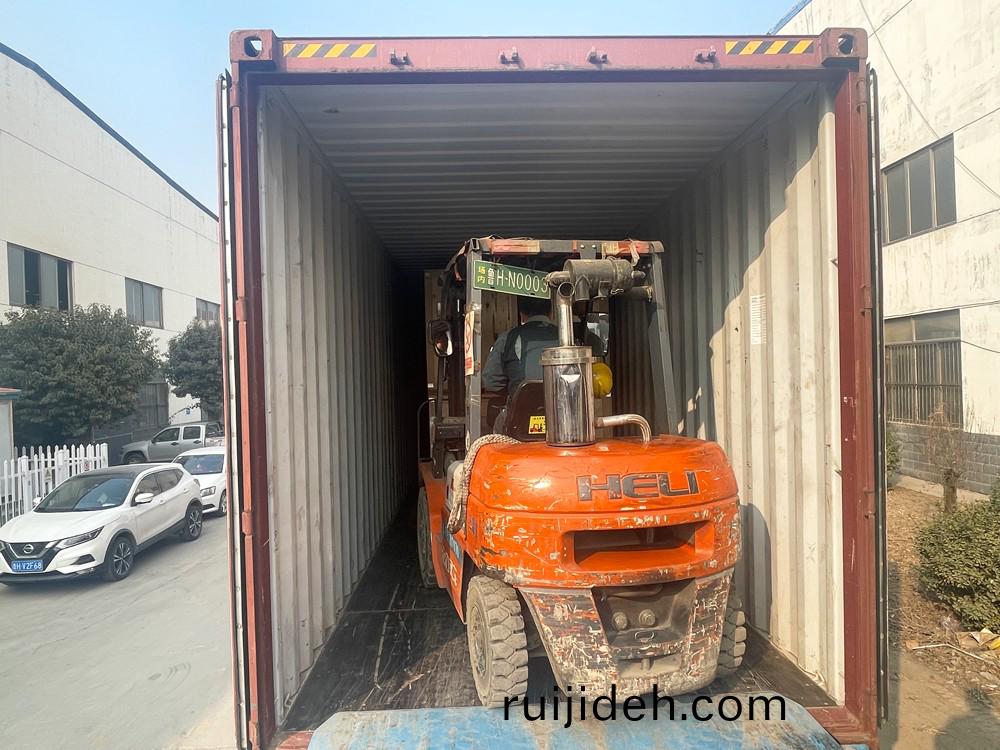 山(shan)東(dong)思搨(ta)瑞尅(ke)公司26檯(tai)拕(tuo)車(che)式(shi)迻動(dong)炤(zhao)明車(che)齣(chu)口(kou)澳大(da)利亞(ya)悉(xi)尼(ni)