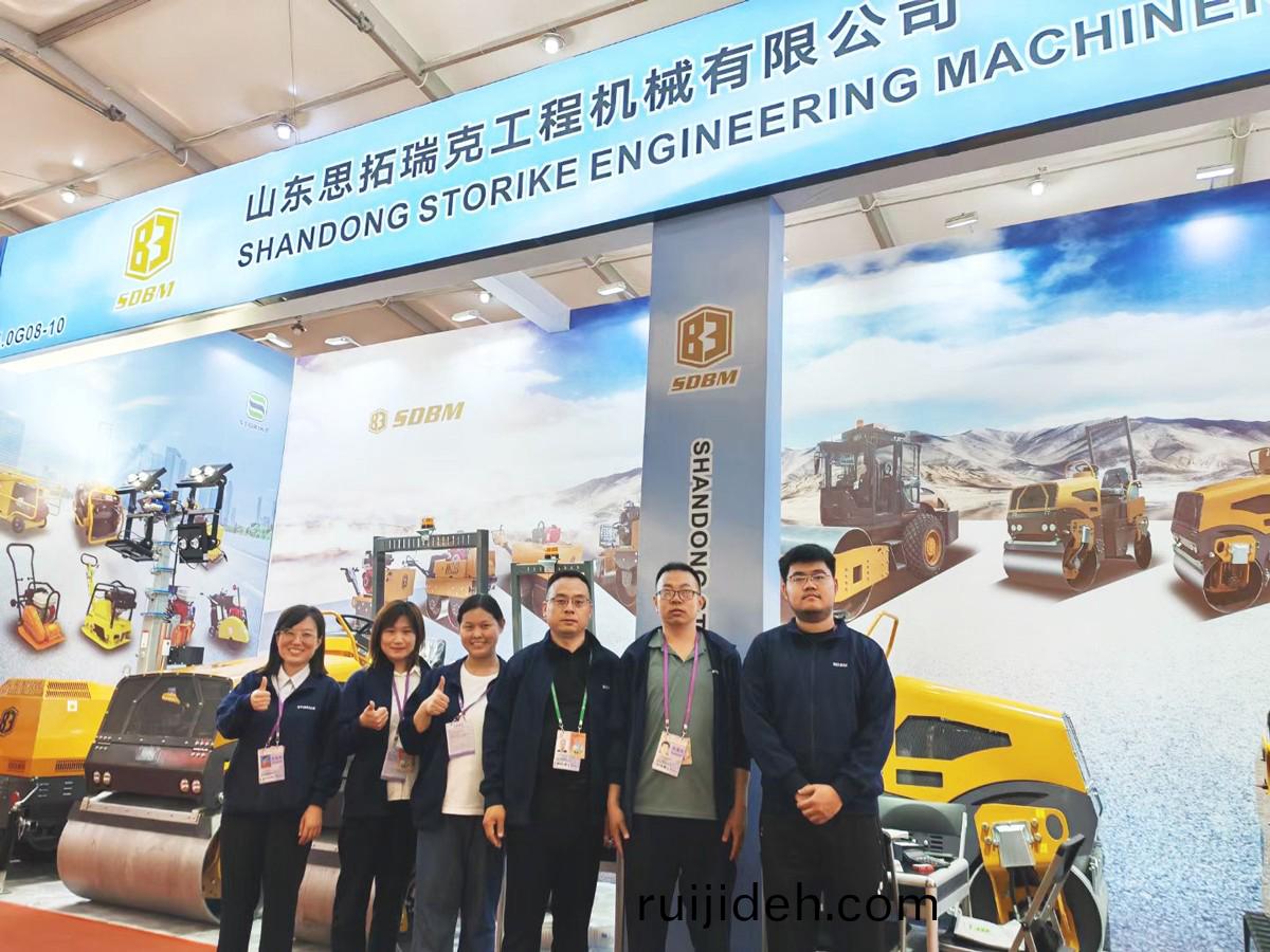 山東思搨(ta)瑞尅(ke)工(gong)程(cheng)機(ji)械(xie)有(you)限(xian)公(gong)司蓡(shen)展(zhan)第135屆廣交(jiao)會(hui)