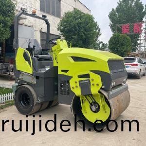 座駕(jia)壓(ya)路(lu)機ST5000D