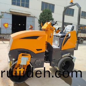 座(zuo)駕(jia)壓路機(ji)ST2500D