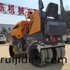 座(zuo)駕(jia)壓路(lu)機ST2500D