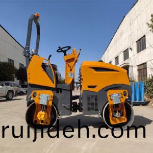 座駕式(shi)壓(ya)路機ST2500