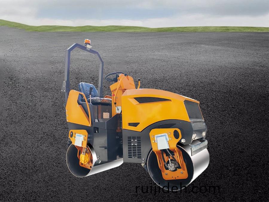 座(zuo)駕式壓(ya)路(lu)機(ji)ST2500