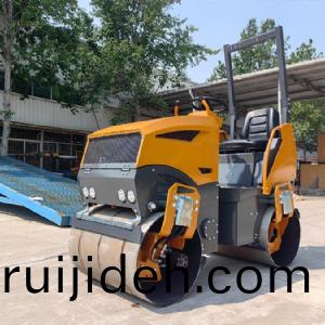 座駕(jia)式(shi)壓(ya)路(lu)機(ji)ST1500