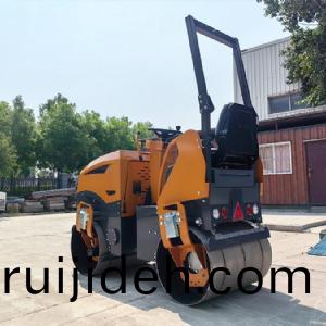 座(zuo)駕式(shi)壓路(lu)機(ji)ST1500