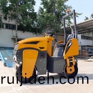 座(zuo)駕式壓(ya)路機(ji)ST1200