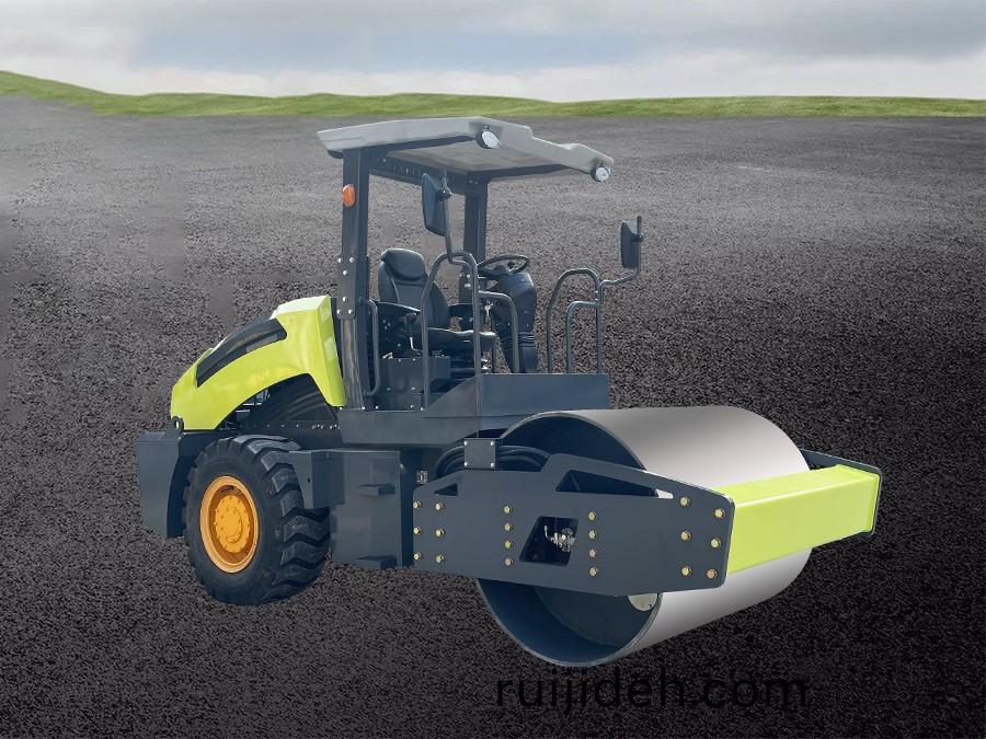 座駕(jia)壓(ya)路(lu)機STS06