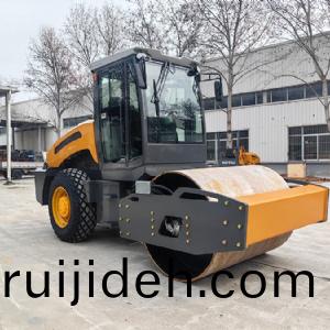 座(zuo)駕壓路機STS08