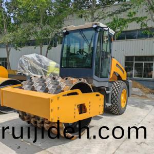 座駕(jia)壓路機(ji)STS08