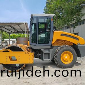 座駕壓(ya)路(lu)機(ji)STS08