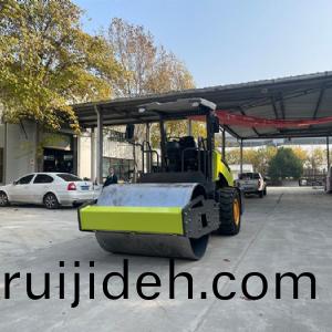 座駕壓路機STS06