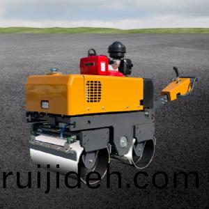 手(shou)扶(fu)壓路機SVH80