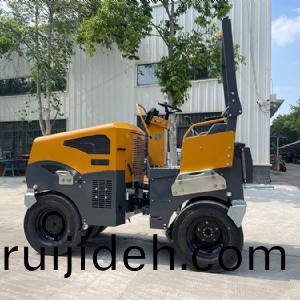 雙(shuang)膠(jiao)輪(lun)壓(ya)路機ST5000DQ